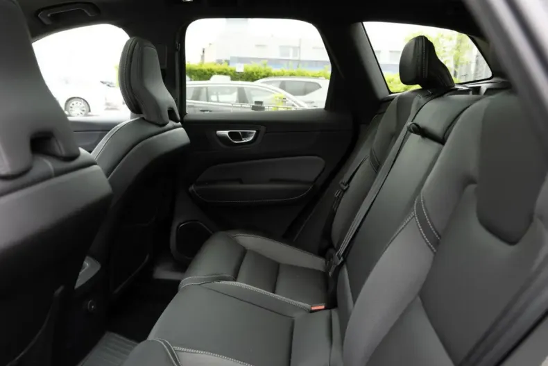 Volvo XC60 din 2023 cu 17.789 km - oferta VOL110183 - foto 4