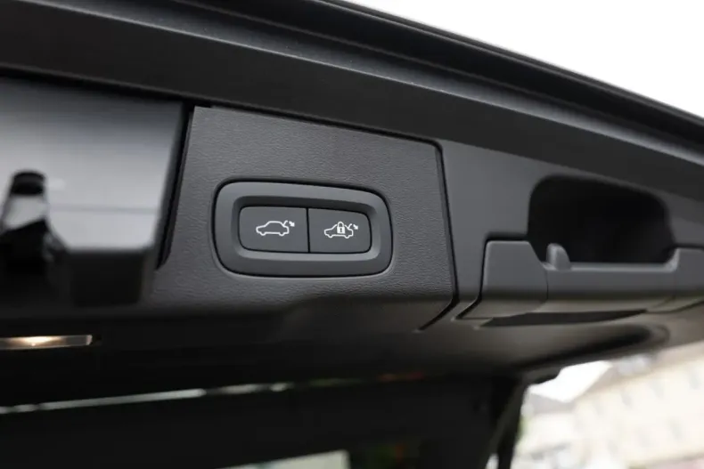 Volvo XC60 din 2023 cu 17.789 km - oferta VOL110183 - foto 7