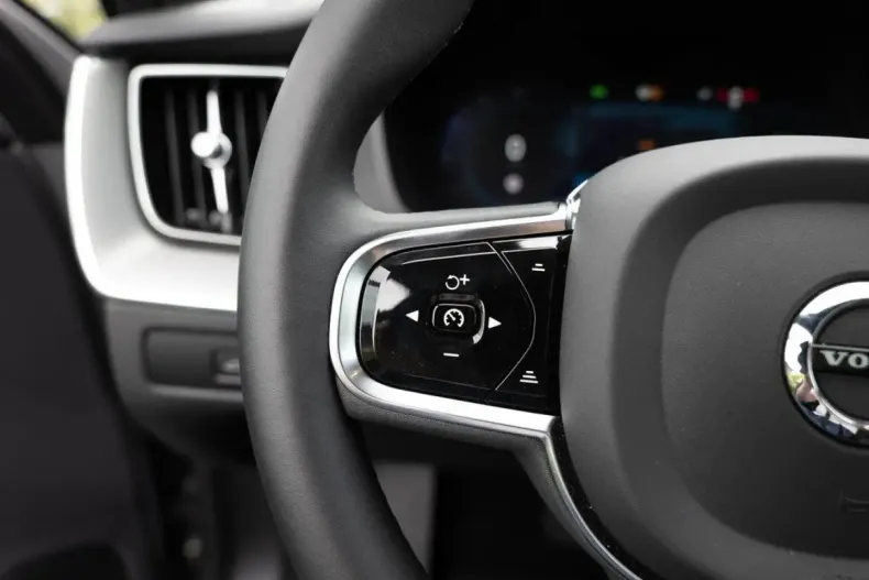 Volvo XC60 din 2023 cu 17.789 km - oferta VOL110183 - foto 18