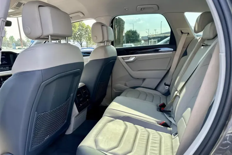 Volkswagen Touareg din 2020 cu 102.960 km - oferta VOL110190 - foto 11