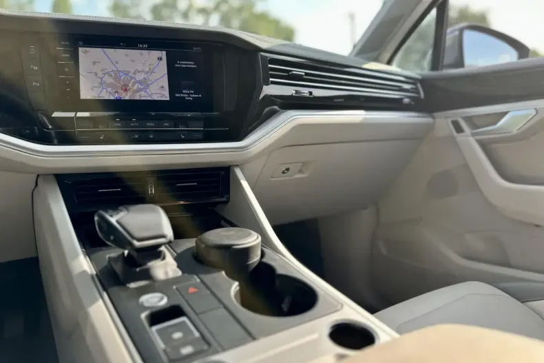 Volkswagen Touareg din 2020 cu 102.960 km - oferta VOL110190 - foto 26