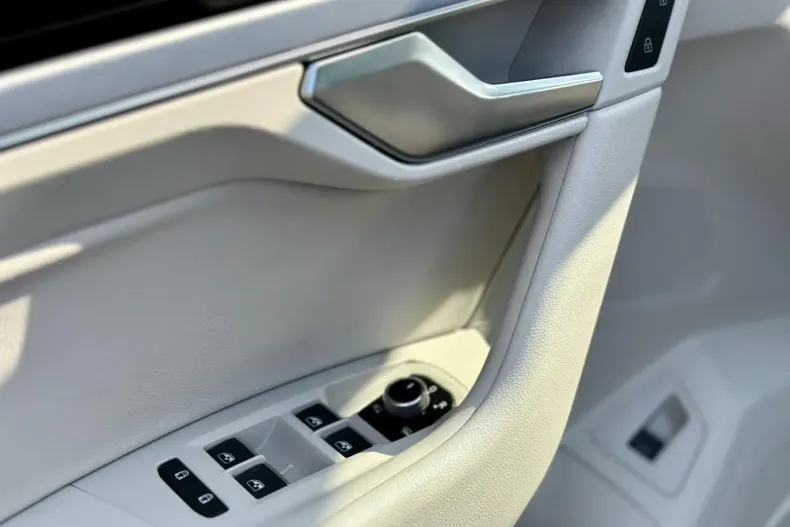 Volkswagen Touareg din 2020 cu 102.960 km - oferta VOL110190 - foto 28