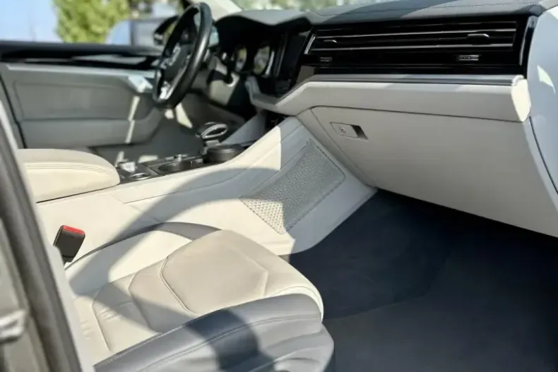 Volkswagen Touareg din 2020 cu 102.960 km - oferta VOL110190 - foto 29