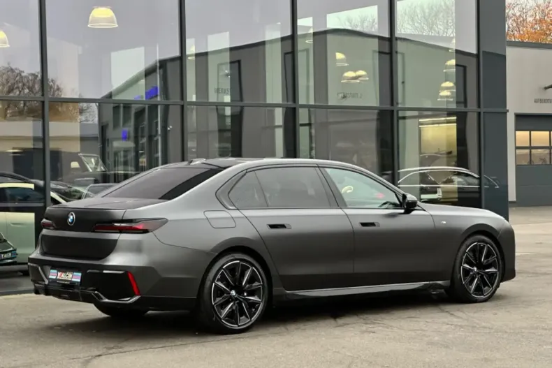 BMW 740 din 2024 cu 24.270 km - oferta BMW110196 - foto 3