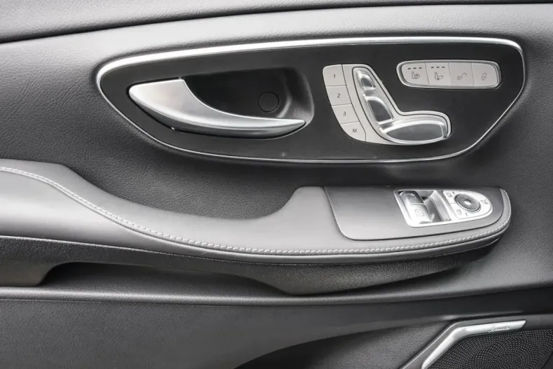 Mercedes-Benz V 300 din 2024 cu 9.500 km - oferta MER110255 - foto 17