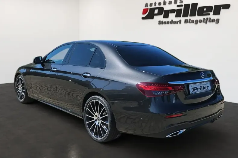 Mercedes-Benz E 220 din 2023 cu 58.003 km - oferta MER110308 - foto 4