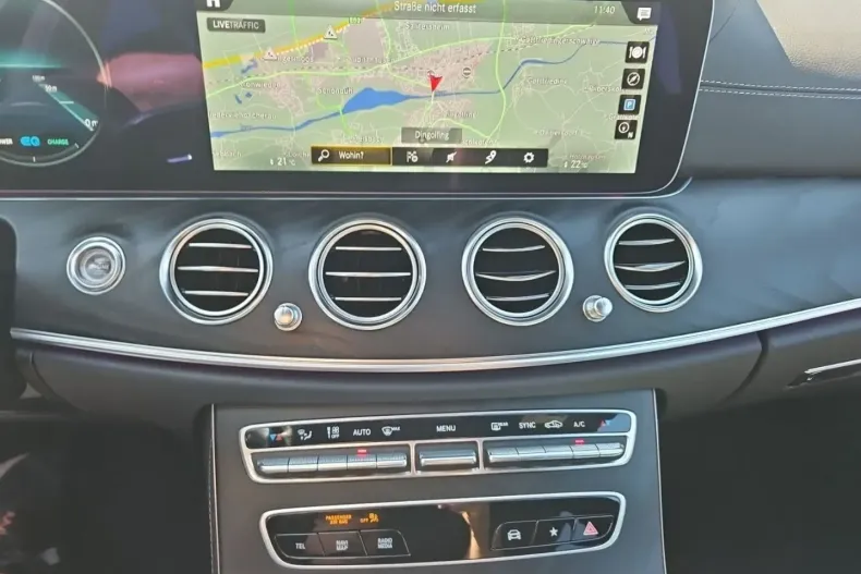 Mercedes-Benz E 220 din 2023 cu 58.003 km - oferta MER110308 - foto 9