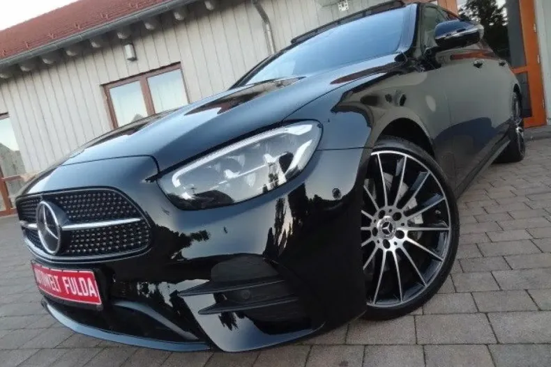 Mercedes-Benz E 400 din 2022 cu 93.975 km - oferta MER110391 - foto 1