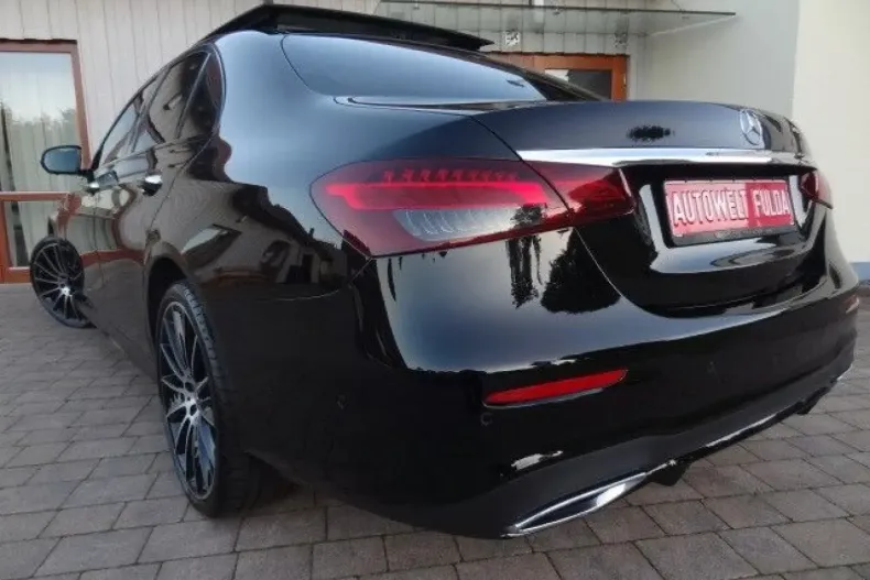 Mercedes-Benz E 400 din 2022 cu 93.975 km - oferta MER110391 - foto 4