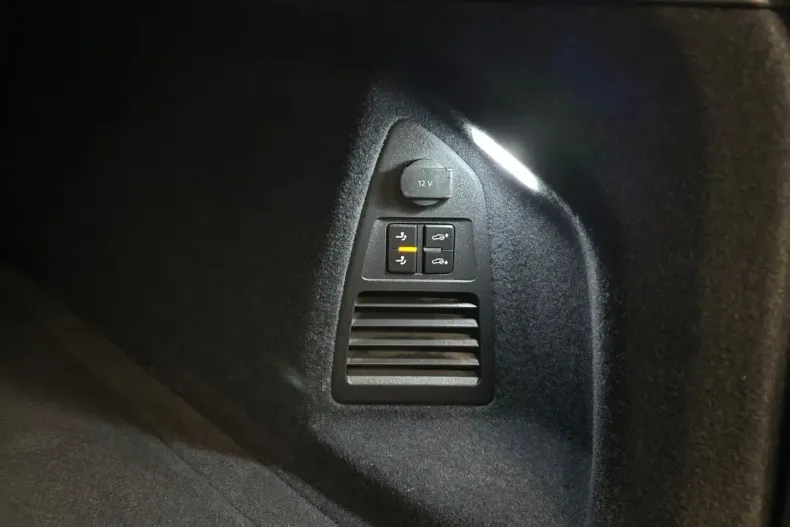 Volkswagen Touareg din 2024 cu 58.850 km - oferta VOL110536 - foto 32