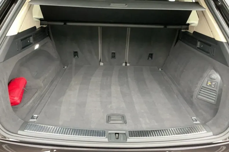 Volkswagen Touareg din 2023 cu 47.100 km - oferta VOL110563 - foto 12