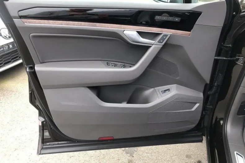 Volkswagen Touareg din 2023 cu 47.100 km - oferta VOL110563 - foto 13