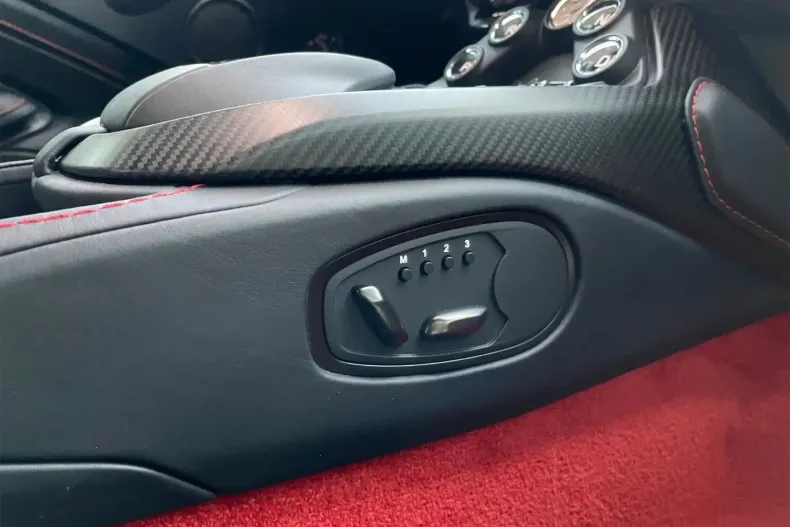 Aston Martin V12 Vantage din 2022 cu 1.700 km - oferta AST110596 - foto 18