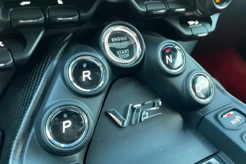 Aston Martin V12 Vantage din 2022 cu 1.700 km - oferta AST110596 - foto 20