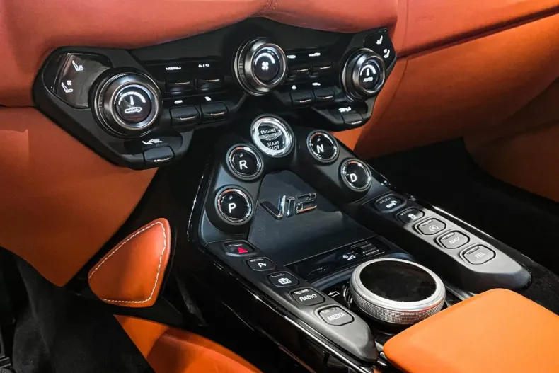 Aston Martin V12 Vantage din 2022 cu 1.900 km - oferta AST110601 - foto 19