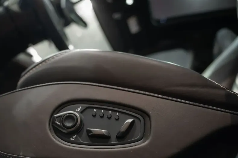 Aston Martin DBX din 2023 cu 24.335 km - oferta AST110604 - foto 29