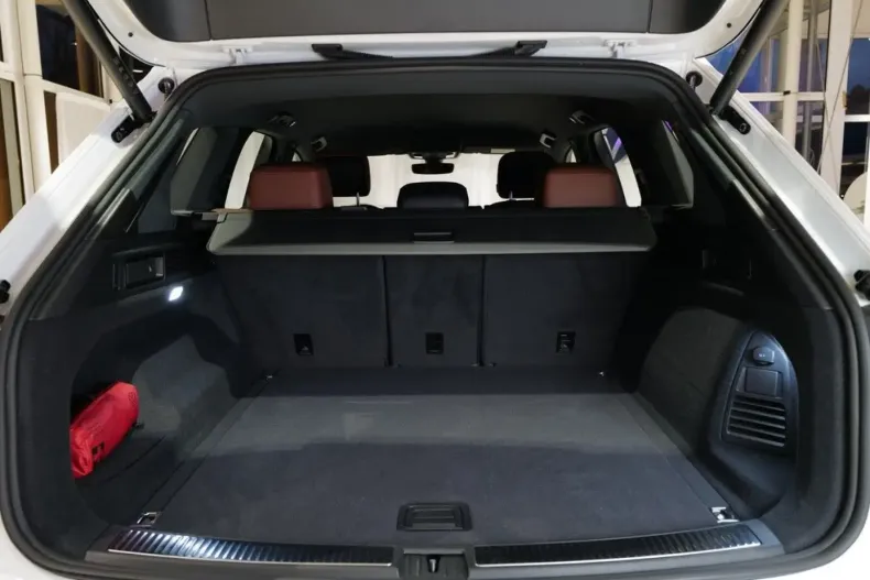 Volkswagen Touareg din 2024 cu 9.396 km - oferta VOL110622 - foto 25