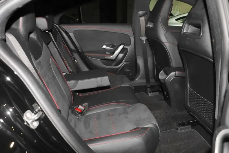 Mercedes-Benz CLA 180 din 2024 cu 8.493 km - oferta MER110655 - foto 5