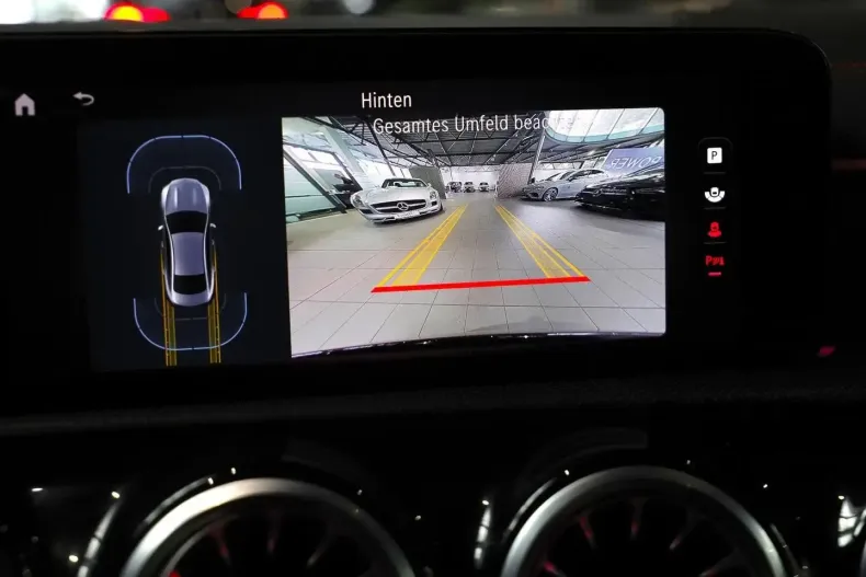 Mercedes-Benz CLA 180 din 2024 cu 8.493 km - oferta MER110655 - foto 9