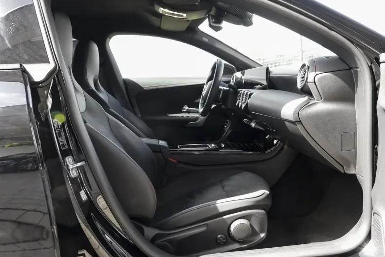 Mercedes-Benz CLA 180 din 2024 cu 17.572 km - oferta MER110656 - foto 4