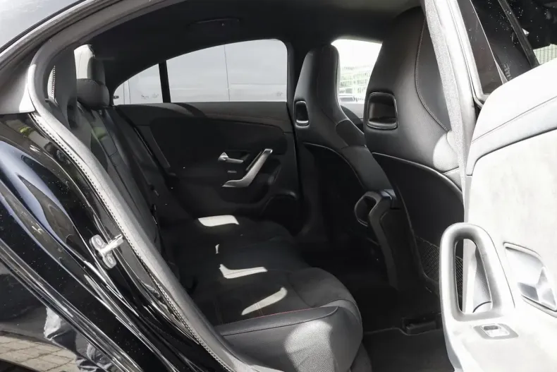 Mercedes-Benz CLA 180 din 2024 cu 17.572 km - oferta MER110656 - foto 5