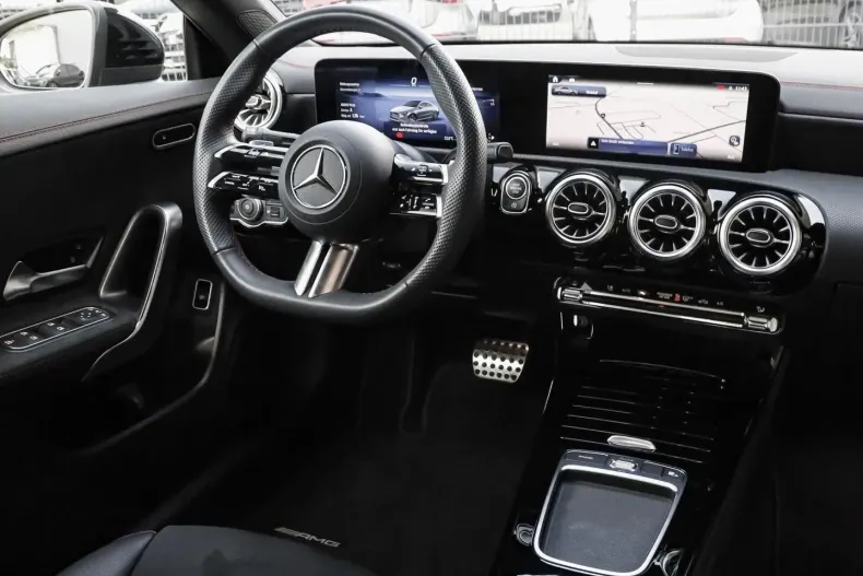 Mercedes-Benz CLA 180 din 2024 cu 17.572 km - oferta MER110656 - foto 6