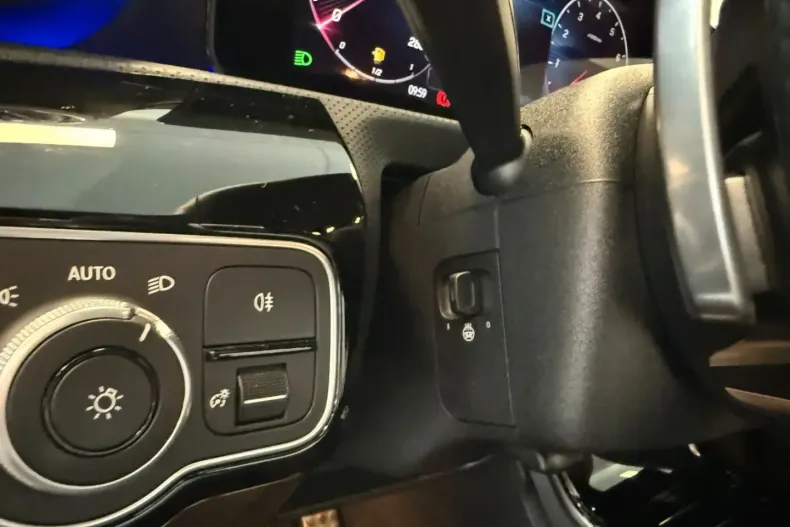 Mercedes-Benz CLA 180 din 2024 cu 18.530 km - oferta MER110657 - foto 12