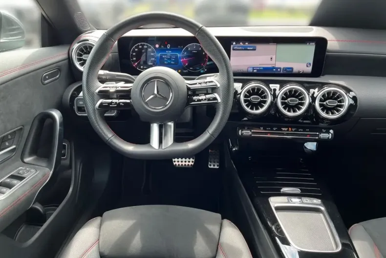 Mercedes-Benz CLA 180 din 2024 cu 21.443 km - oferta MER110658 - foto 8