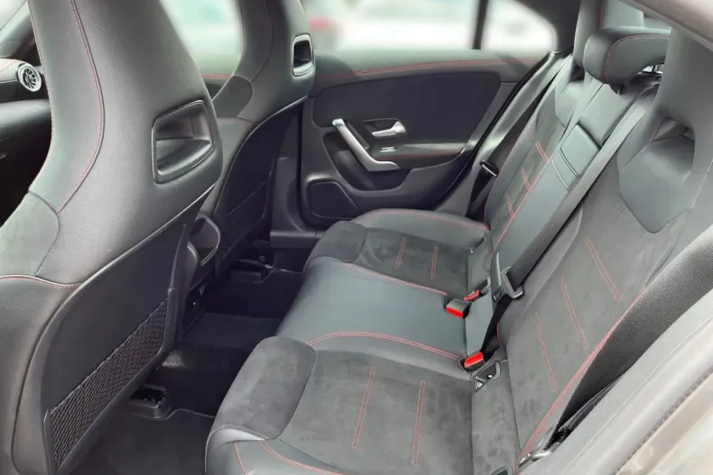 Mercedes-Benz CLA 180 din 2024 cu 21.443 km - oferta MER110658 - foto 10