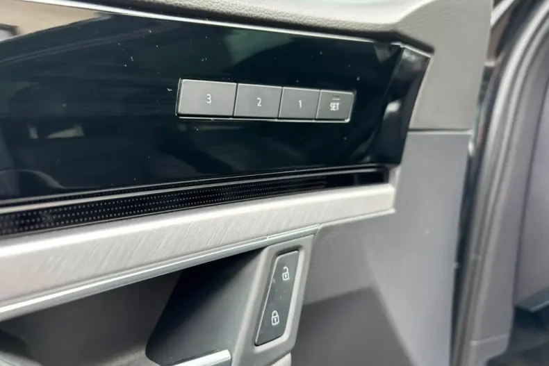 Volkswagen Touareg din 2023 cu 17.729 km - oferta VOL110663 - foto 7