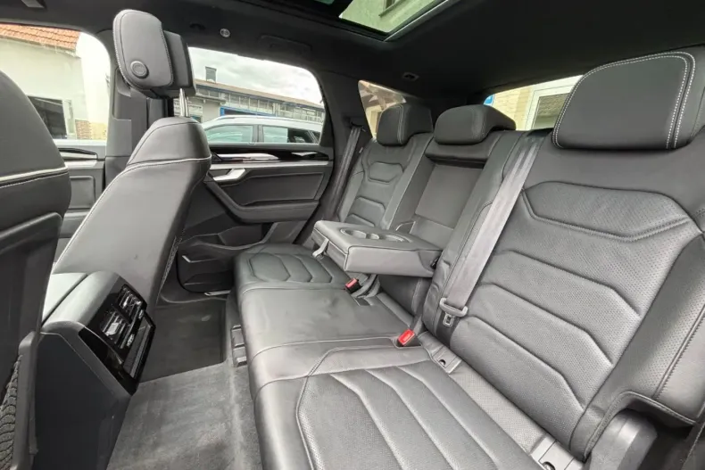 Volkswagen Touareg din 2023 cu 17.729 km - oferta VOL110663 - foto 20