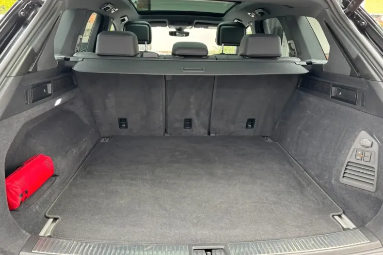 Volkswagen Touareg din 2023 cu 17.729 km - oferta VOL110663 - foto 25