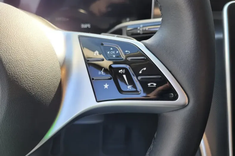 Mercedes-Benz C 300 din 2023 cu 14.924 km - oferta MER110668 - foto 8