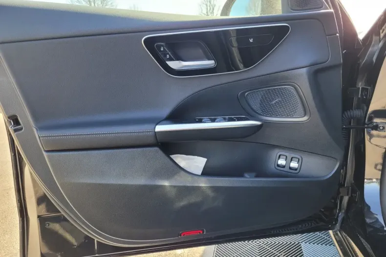 Mercedes-Benz C 300 din 2023 cu 14.924 km - oferta MER110668 - foto 14