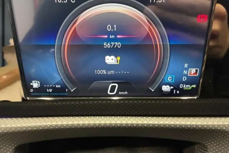 Mercedes-Benz CLA 250 din 2021 cu 56.732 km - oferta MER110686 - foto 12