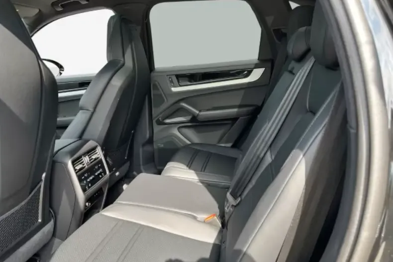 Porsche Cayenne din 2025 cu 6.900 km - oferta POR110696 - foto 8