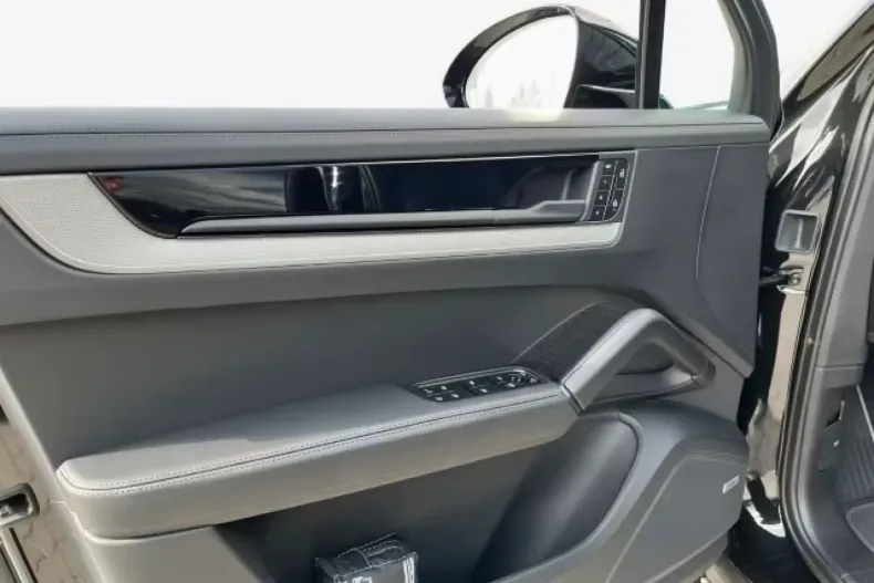 Porsche Cayenne din 2025 cu 6.900 km - oferta POR110696 - foto 13