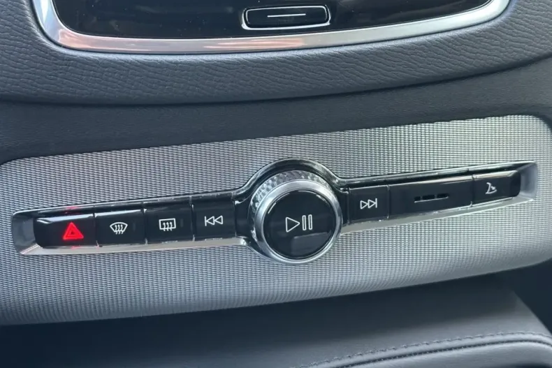 Volvo XC90 din 2024 cu 2.750 km - oferta VOL110731 - foto 24