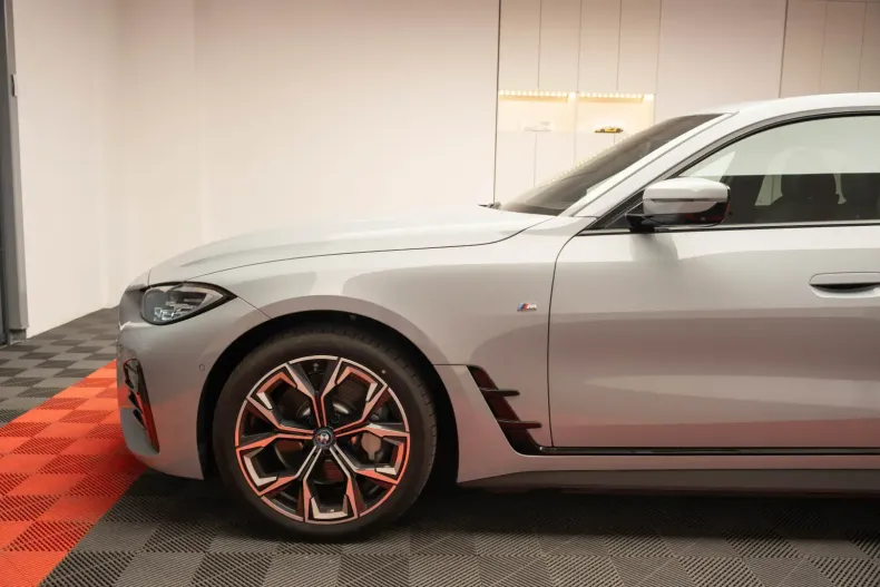 BMW i4 din 2025 cu 50 km - oferta BMW110740 - foto 9