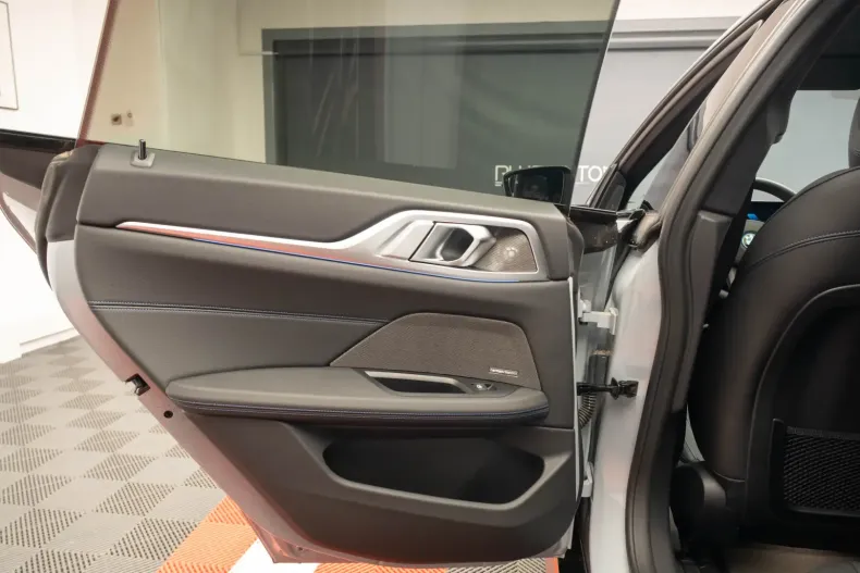 BMW i4 din 2025 cu 50 km - oferta BMW110740 - foto 24