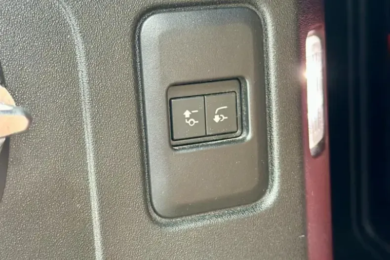 Land Rover Defender din 2022 cu 78.000 km - oferta LAN110773 - foto 20