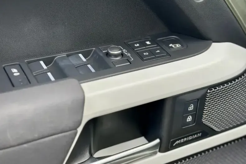 Land Rover Defender din 2022 cu 78.000 km - oferta LAN110773 - foto 24