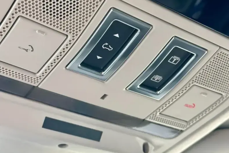 Land Rover Defender din 2022 cu 78.000 km - oferta LAN110773 - foto 30