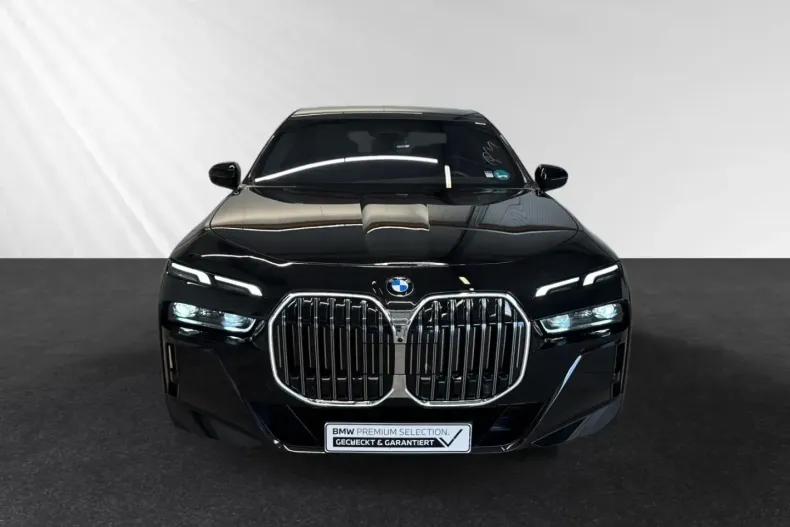 BMW 740 din 2024 cu 11.930 km - oferta BMW110788 - foto 1