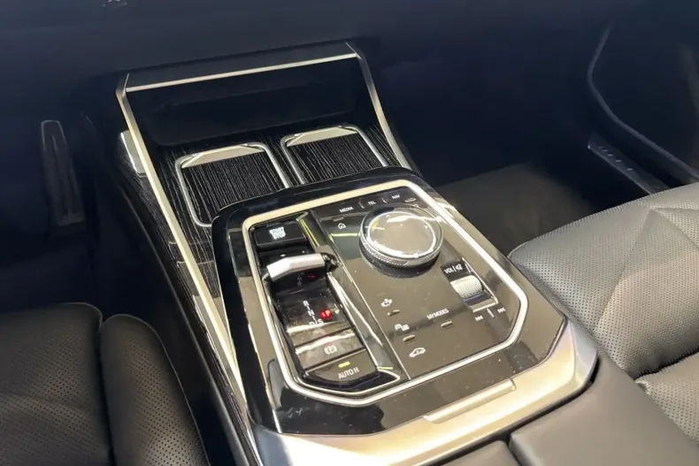 BMW 740 din 2024 cu 11.930 km - oferta BMW110788 - foto 9