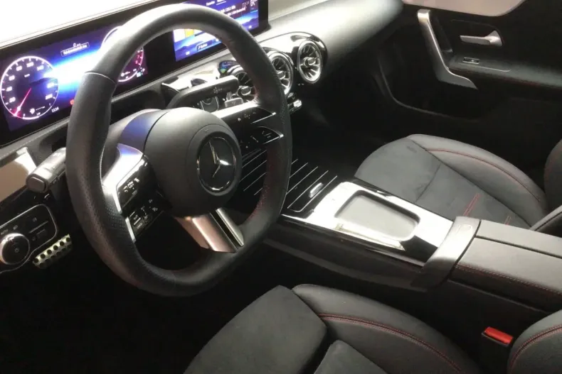 Mercedes-Benz CLA 250 din 2024 cu 17.672 km - oferta MER110815 - foto 2