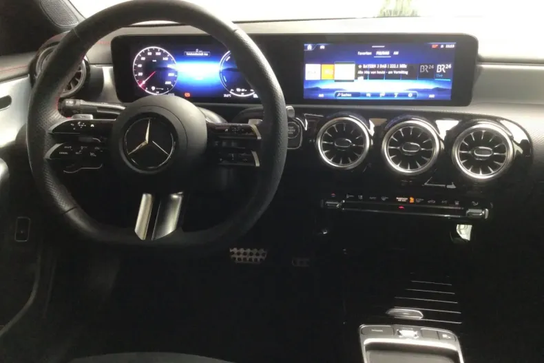 Mercedes-Benz CLA 250 din 2024 cu 17.672 km - oferta MER110815 - foto 6