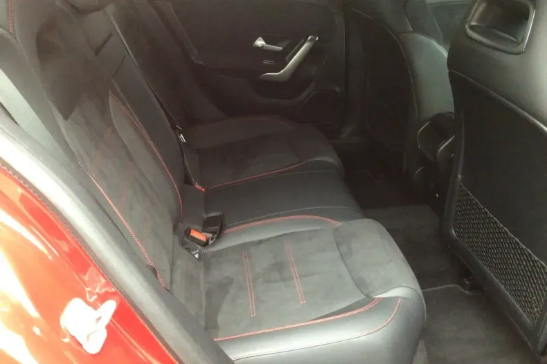 Mercedes-Benz CLA 250 din 2024 cu 17.672 km - oferta MER110815 - foto 10