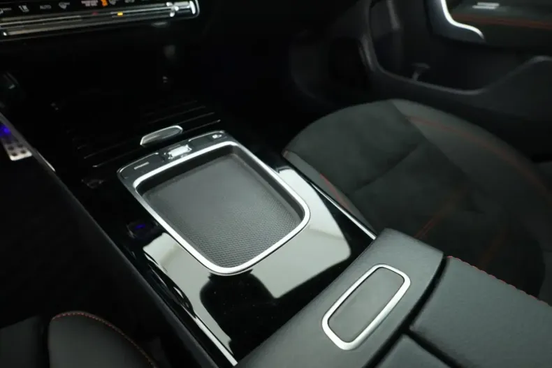 Mercedes-Benz CLA 200 din 2024 cu 6.529 km - oferta MER110819 - foto 16