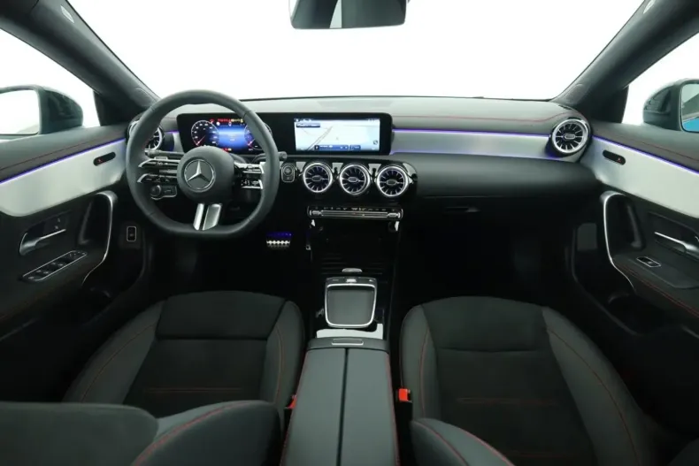 Mercedes-Benz CLA 200 din 2024 cu 6.529 km - oferta MER110819 - foto 19